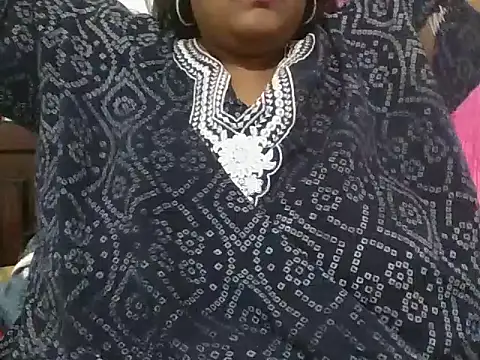 Snapshot of hootypriya chatting on March 2, 2026, 10:33 am hootypriya online show from March 2, 2026, 10:33 am