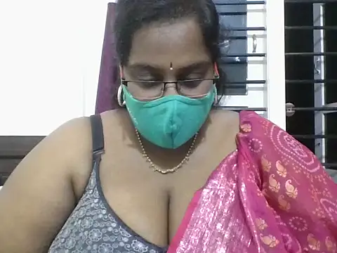 hootypriya online show from December 1, 2025, 6:09 pm