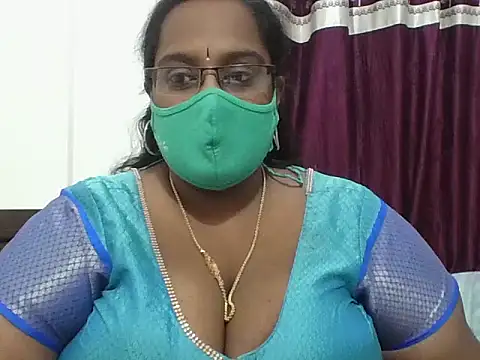 Snapshot of hootypriya chatting on February 2, 2026, 1:32 pm hootypriya online show from February 2, 2026, 1:32 pm