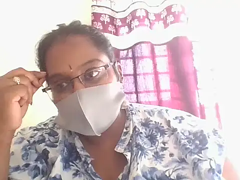 Snapshot of hootypriya chatting on February 19, 2026, 9:50 am hootypriya online show from February 19, 2026, 9:50 am