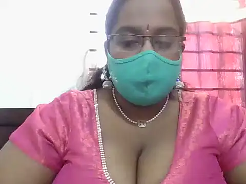 Snapshot of hootypriya chatting on February 4, 2026, 12:11 pm hootypriya online show from February 4, 2026, 12:11 pm