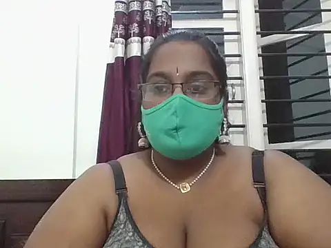 Snapshot of hootypriya chatting on February 8, 2026, 10:29 pm hootypriya online show from February 8, 2026, 10:29 pm