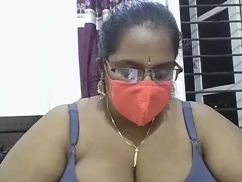 Snapshot of hootypriya chatting on February 16, 2026, 2:16 pm hootypriya online show from February 16, 2026, 2:16 pm