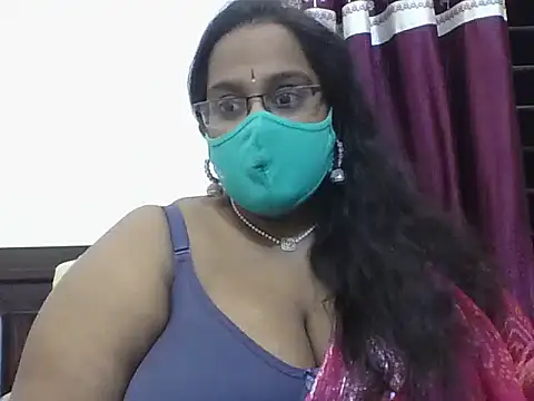 Snapshot of hootypriya chatting on February 6, 2026, 7:10 pm hootypriya online show from February 6, 2026, 7:10 pm