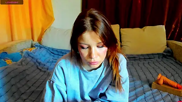 Eva purrr  online show from March 9, 2026, 9:46 am