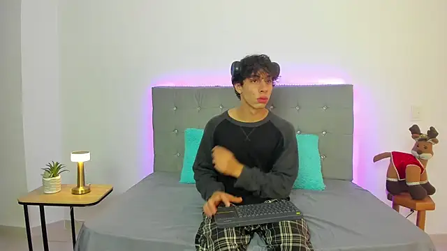 Snapshot of chris_evans27 chatting on November 26, 2025, 1:16 am chris evans27 online show from November 26, 2025, 1:16 am