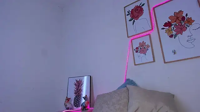 violettabond online show from November 19, 2025, 11:10 am