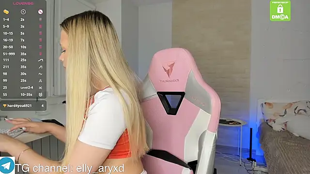 elly aryxd online show from November 24, 2025, 4:18 pm