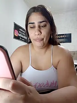 nahiarabiel33 online show from April 15, 2026, 6:12 pm