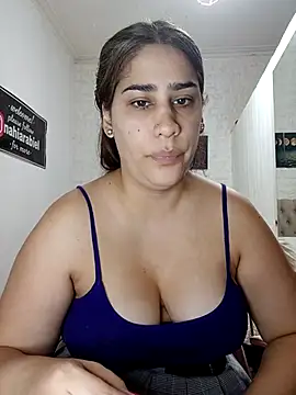 nahiarabiel33 online show from February 18, 2026, 4:47 pm