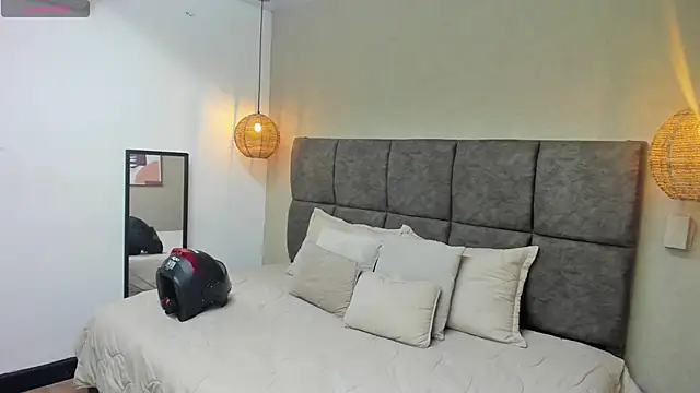 annie  20 online show from November 19, 2025, 12:05 pm