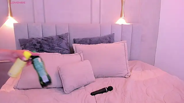 annie  20 online show from November 24, 2025, 12:05 pm