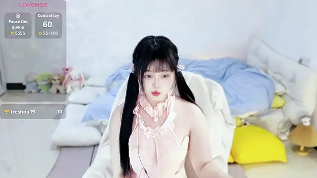 Nina37 online show from April 17, 2026, 8:06 am