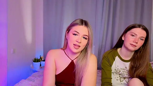 Snapshot of MelitaMoote chatting on November 18, 2025, 6:17 am MelitaMoote online show from November 18, 2025, 6:17 am