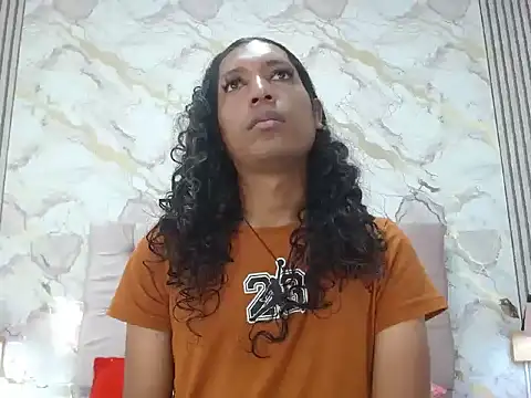 MiaCoock online show from December 22, 2025, 2:06 pm