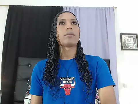 MiaCoock online show from November 12, 2025, 12:31 pm