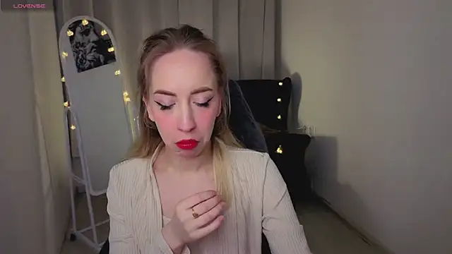 Snapshot of IsabelleBliz chatting on March 3, 2026, 9:44 pm IsabelleBliz online show from March 3, 2026, 9:44 pm