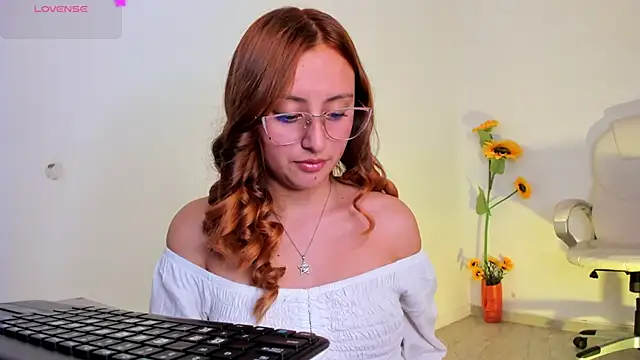 Snapshot of Arianna_Gren18 chatting on November 10, 2025, 6:57 pm Arianna Gren18 online show from November 10, 2025, 6:57 pm