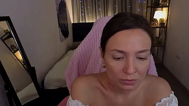 Naila Whisper online show from January 9, 2026, 6:42 am