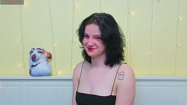 LatinaHuguenin online show from January 12, 2026, 7:04 am