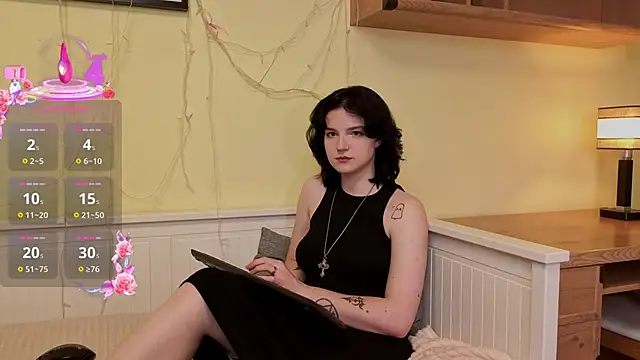 LatinaHuguenin online show from November 27, 2025, 7:09 am