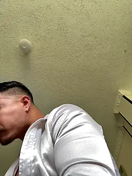 Snapshot of RaySullivan chatting on December 14, 2025, 4:01 pm RaySullivan online show from December 14, 2025, 4:01 pm