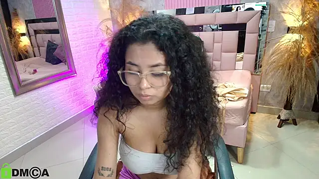 Snapshot of griselle_rousse chatting on February 4, 2026, 12:05 am griselle rousse online show from February 4, 2026, 12:05 am