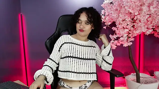 Snapshot of _sarahRose chatting on November 14, 2025, 12:20 pm sarahRose online show from November 14, 2025, 12:20 pm