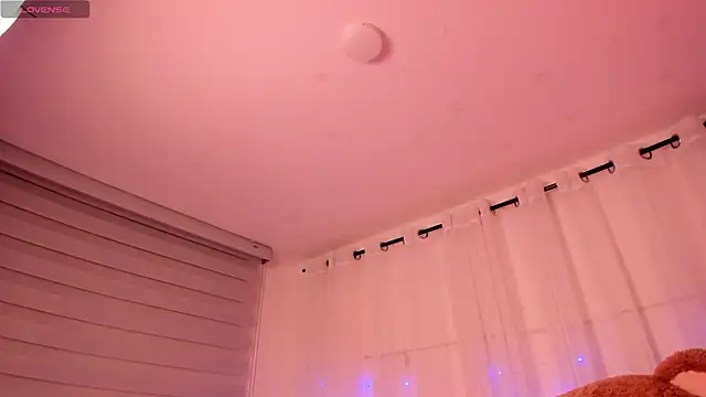 Irishottt online show from April 24, 2026, 3:19 am