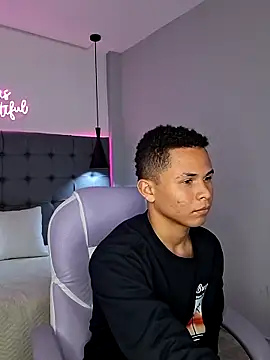 Snapshot of Liams18 chatting on November 12, 2025, 12:48 am Liams18 online show from November 12, 2025, 12:48 am