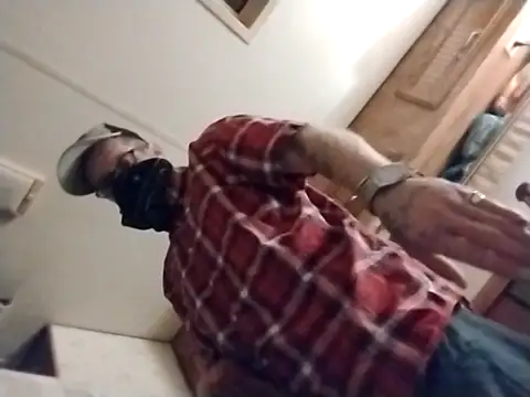 Snapshot of GrowlingGhost860 chatting on November 23, 2025, 5:28 am GrowlingGhost860 online show from November 23, 2025, 5:28 am