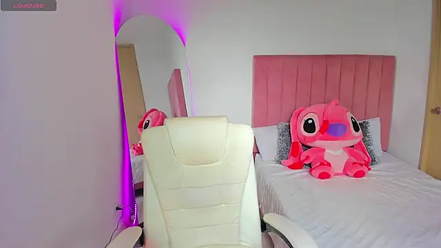 Janettcruz online show from February 9, 2026, 8:18 pm