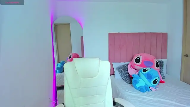 Janettcruz online show from April 7, 2026, 7:15 pm