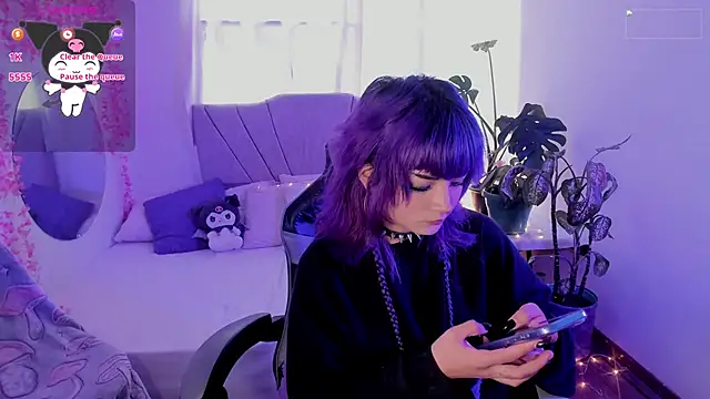 Snapshot of ravencollen chatting on February 24, 2026, 5:58 pm ravencollen online show from February 24, 2026, 5:58 pm