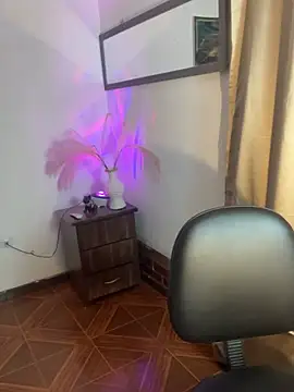 Snapshot of alisaa_jhons1 chatting on February 24, 2026, 11:27 pm alisaa jhons1 online show from February 24, 2026, 11:27 pm