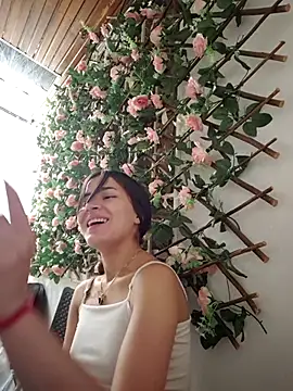 Celeste Moretti online show from November 8, 2025, 1:25 pm