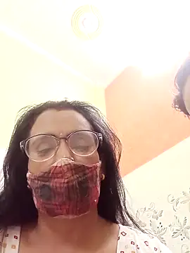 sanjana077 online show from November 8, 2025, 6:28 am