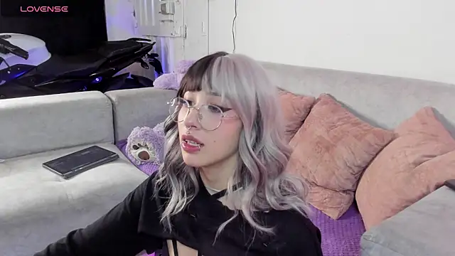 Snapshot of MidNightTouch-21 chatting on December 1, 2025, 12:11 am MidNightTouch-21 online show from December 1, 2025, 12:11 am