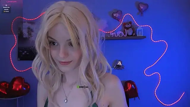 mia starrr  online show from February 18, 2026, 8:38 pm