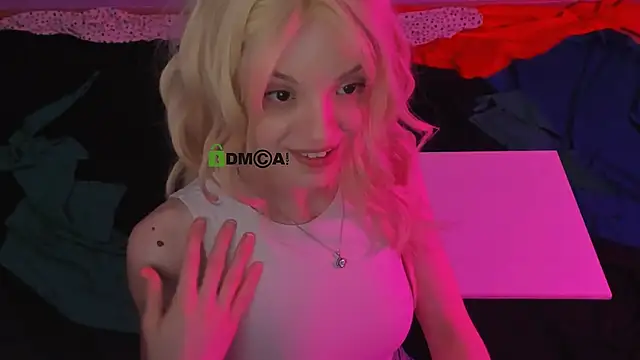 mia starrr  online show from February 13, 2026, 9:04 pm