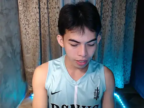 Urhotsilverboy online show from December 19, 2025, 2:19 pm