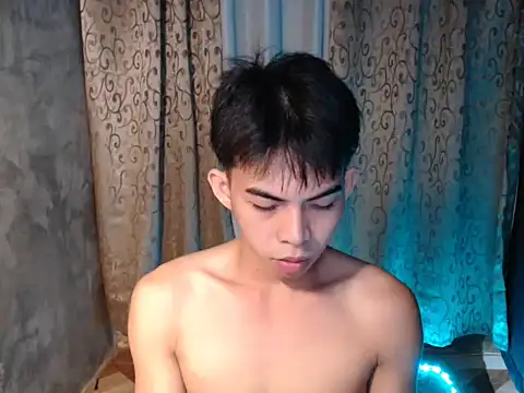 Urhotsilverboy online show from January 18, 2026, 4:32 pm