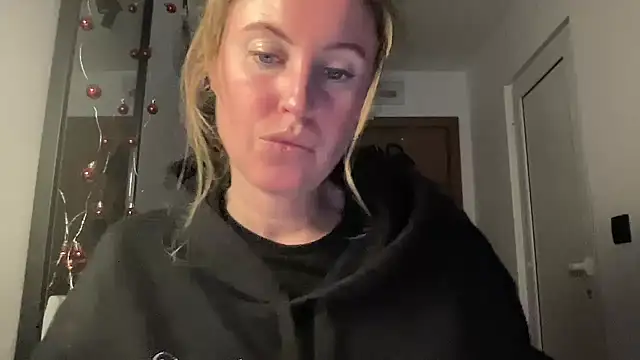 Snapshot of Ameli8 chatting on January 18, 2026, 6:44 pm Ameli8 online show from January 18, 2026, 6:44 pm