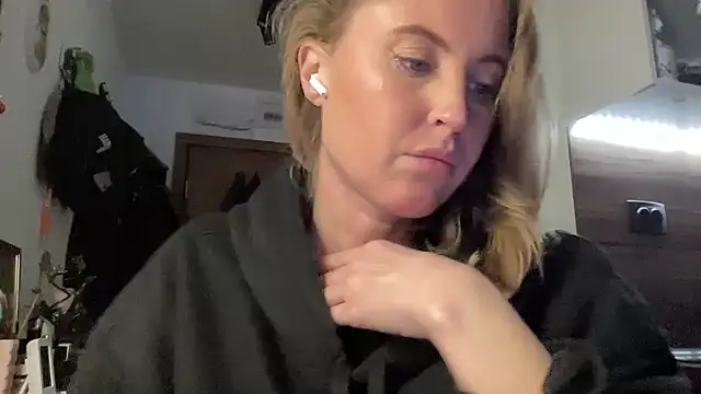 Snapshot of Ameli8 chatting on January 17, 2026, 6:55 pm Ameli8 online show from January 17, 2026, 6:55 pm