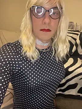 Snapshot of RebekaCD chatting on November 7, 2025, 8:02 pm RebekaCD online show from November 7, 2025, 8:02 pm