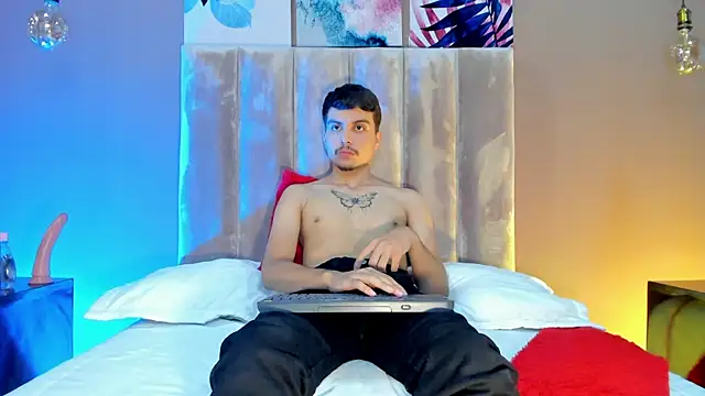 NicolasRey1 online show from November 14, 2025, 3:43 am