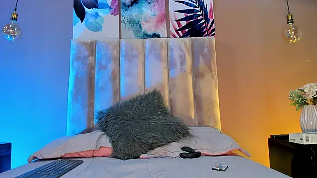 NicolasRey1 online show from November 21, 2025, 4:11 am