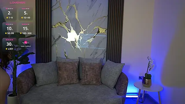 TessaaFox online show from December 16, 2025, 12:09 pm