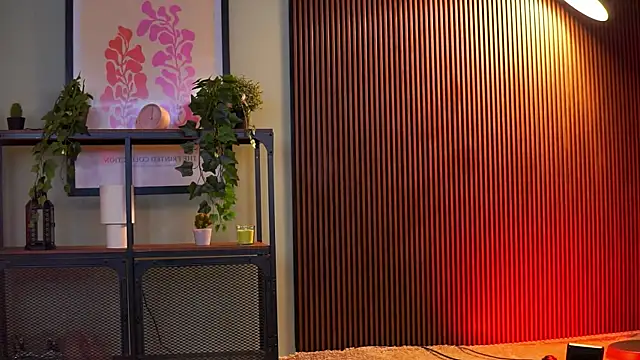 RavennaDArcy online show from December 19, 2025, 7:16 pm