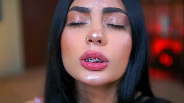 RavennaDArcy online show from November 21, 2025, 8:08 pm